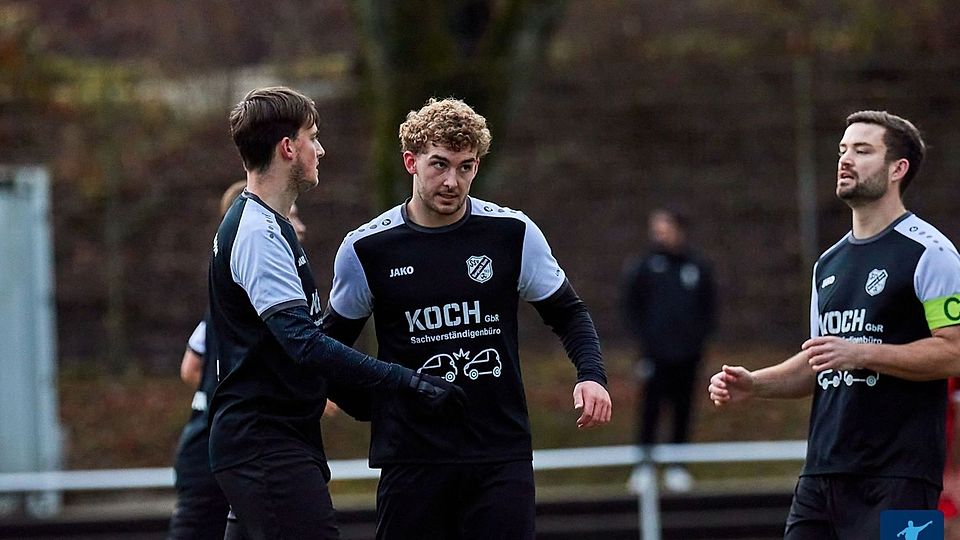 Bergisch Born II gewinnt das Topspiel.