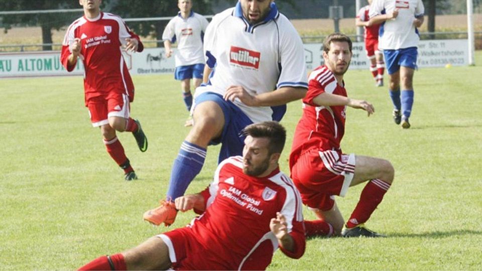 Der SV Herakles (rote Trikots) ließ in Laim beste Gelegenheiten aus und spielte "nur" 0:0.