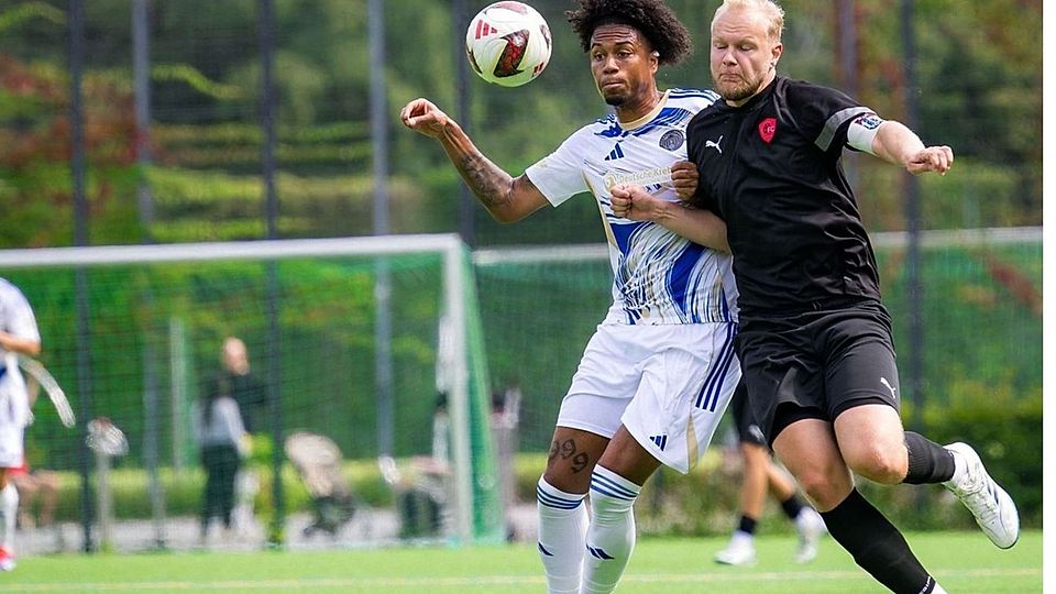 Der Köpenicker FC (re) tritt in Mahlsdorf an