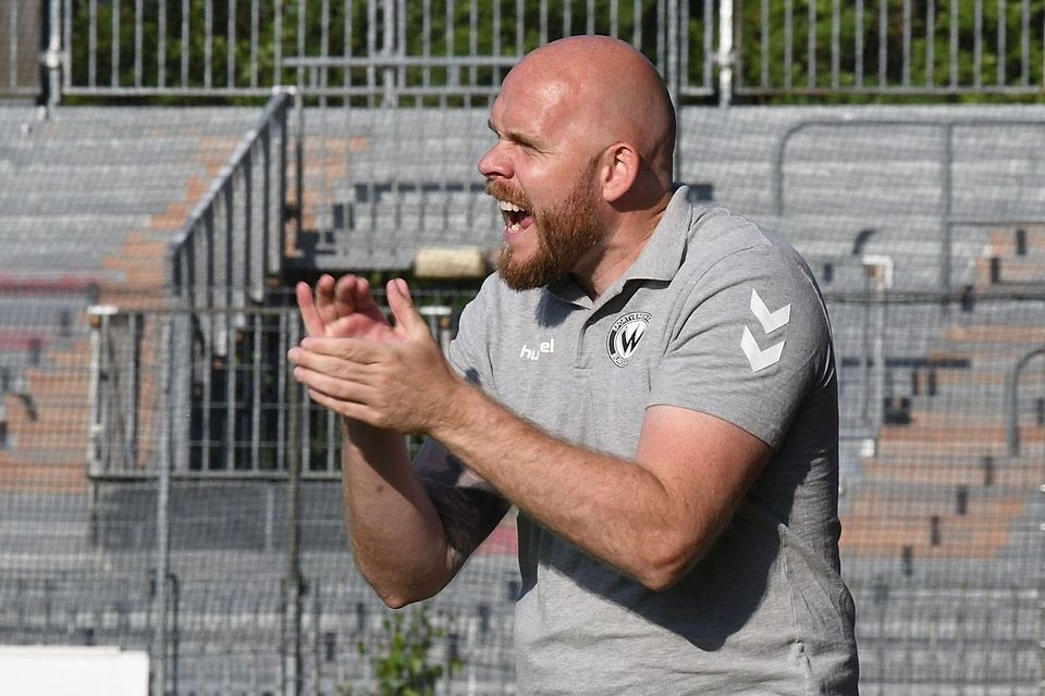Neues Team, neue Liga: Hannes Sigurdsson bestreitet sein erstes Pflichtspiel als Trainer des SV Wacker Burghausen.