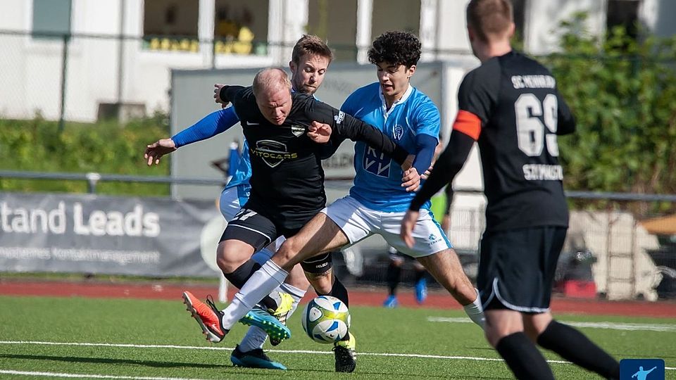 Ilias Bouassaria (blaues Trikot, re.) möchte in der Oberliga den nächsten Schritt machen.