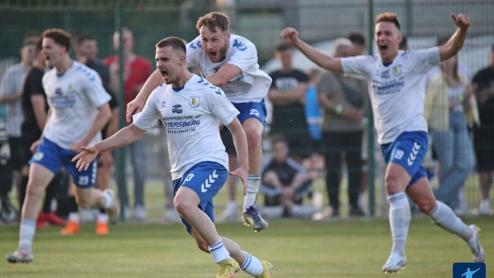 Jubellauf: Der TSV Gau-Odernheim steigt nach erfolgreicher Relegation erstmals in der Vereinsgeschichte in die Oberliga auf. 