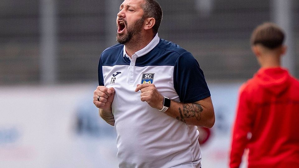 Sascha Mölders wurde nach sechs sieglosen Spielen in Serie von seinen Aufgaben als Trainer des SC Wiedenbrück entbunden.