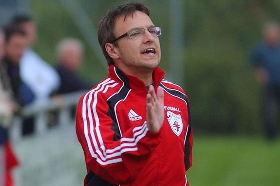 6 Punkte in 21 Spielen - TuS-Trainer Alexander Ziegler nahm nach der 0:7-Pleite gegen den SV Schalding seinen Hut. F: Meier