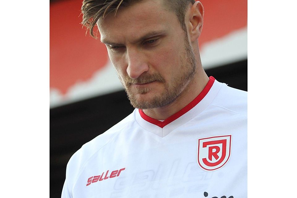 Markus Palionis ist der neue Turm in der Jahn-Abwehr - und auch außerhalb des Platzes einer, der aufräumt.  Foto: Nickl