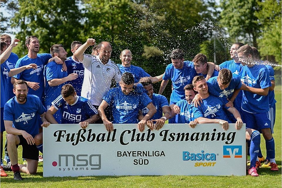 Nach dem letzten Spiel bei Türkgücü-Ataspor München startete die Titelsause des FC Ismaning. F: Leifer