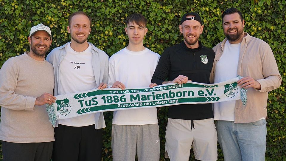 Wieder vereint an der Kirschhecke: Trainer Timm Belz, die Neuzugänge Alexander Rimoldi, Matti Rieß und Yannik Wex sowie Manager Freddy Schulz (v.l.).