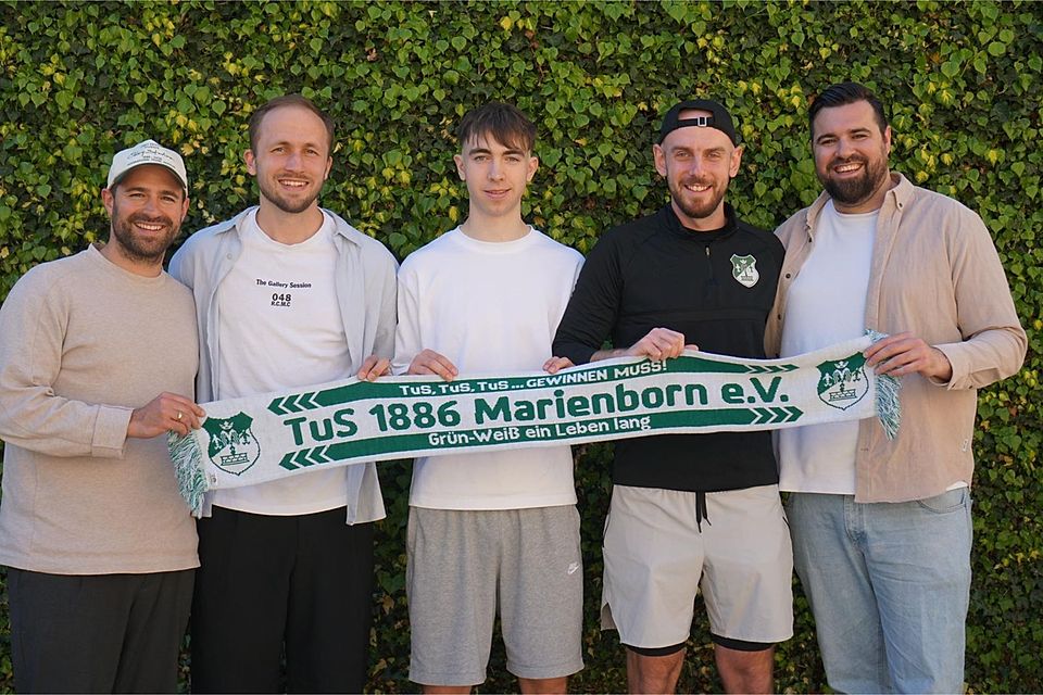 Wieder vereint an der Kirschhecke: Trainer Timm Belz, die Neuzugänge Alexander Rimoldi, Matti Rieß und Yannik Wex sowie Manager Freddy Schulz (v.l.).