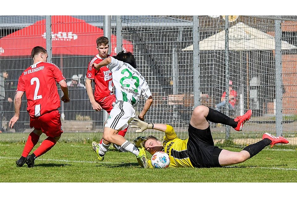 Hält den Sieg fest: SVE-Keeper Fabian Radermacher.