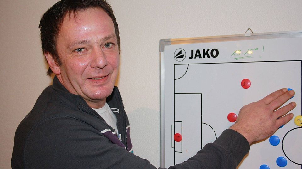 Der Trainer des FC Hettingen Joachim Beier, hat ein Spiel wie am vergangenen Spieltag noch nicht erlebt..    Foto: Christian Hagenbuch