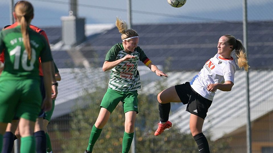 Thenried und der SC Regensburg (rechts, hier im direkten Duell) wollten in der Landesliga Süd vorne mitspielen – und tun das auch.