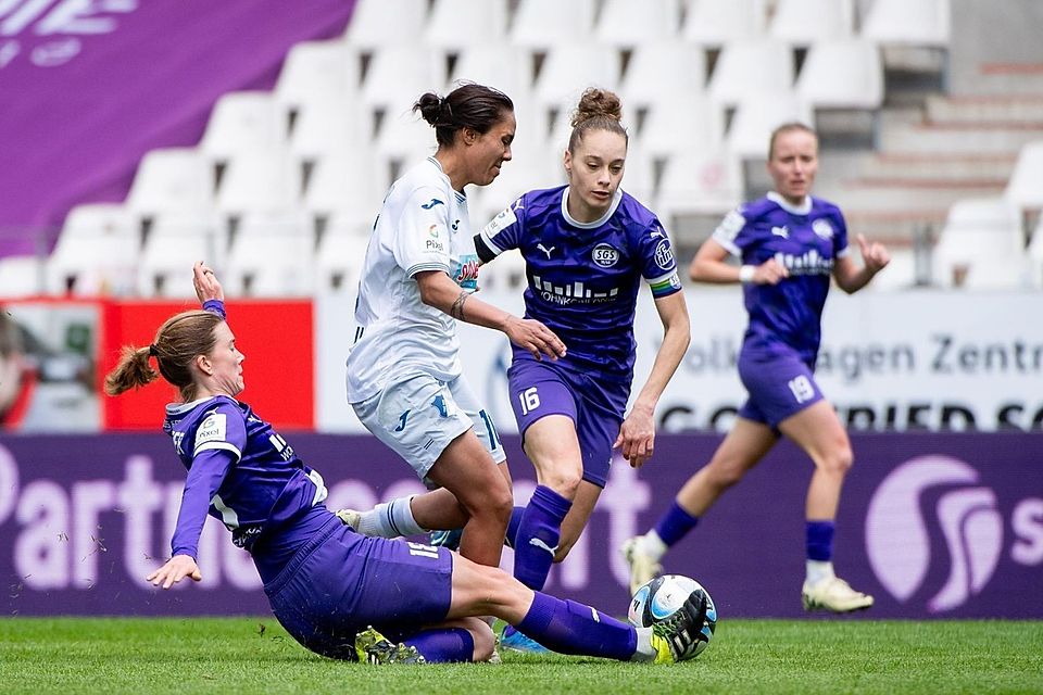 Les femmes du SGS Essen ont perdu un test contre Bayer Leverkusen 0: 2. Les femmes du SGS Essen ont perdu un test contre Bayer Leverkusen 0: 2.