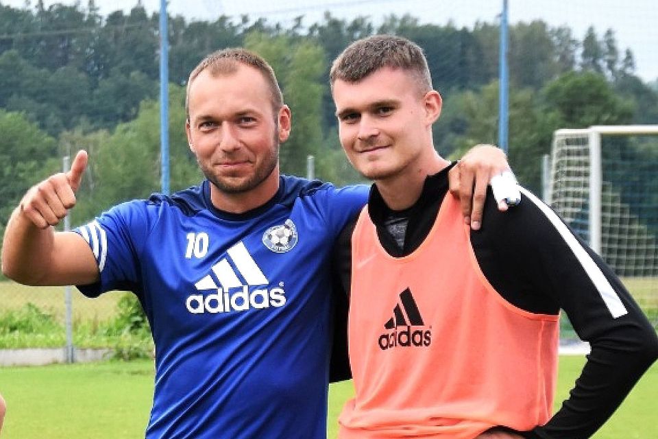 Matěj Kostka (re.) ist der neue Innenverteidiger des TSV Grafenau