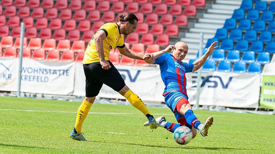 Mastrolnardo (li.), hier noch im Trikot der Sportfreunde Hamborn beim vogelwilden 3:9 gegen den KFC Uerdingen.