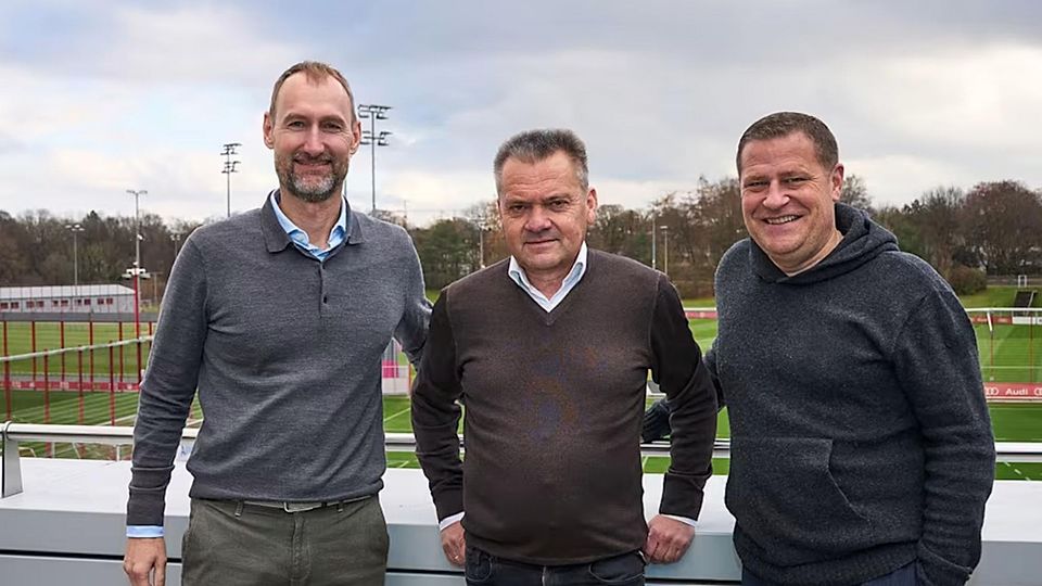 Jochen Sauer (l.), Manfred Schwabl (M.) und Max Eberl (r.) sind überzeugt von der Kooperation zwischen dem FC Bayern und der SpVgg Unterhaching.