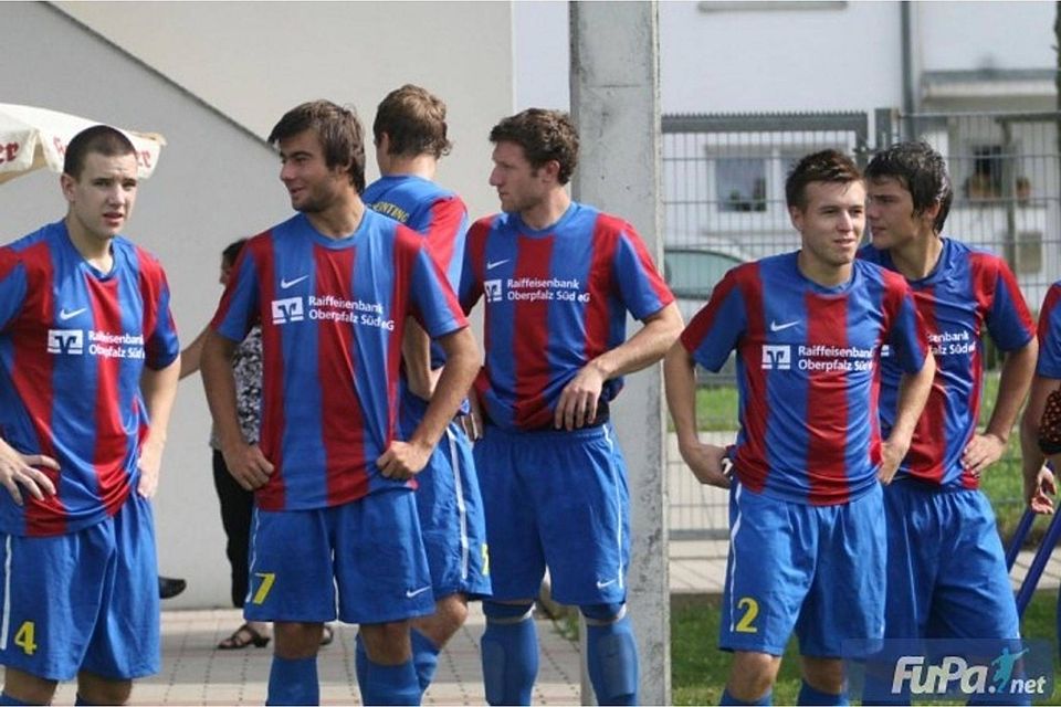 Andreas Meyer (Mitte), Torjäger beim SV Burgweinting, steuerte wieder zwei Treffer zum 4:0 gegen Ränkam bei Foto: Staudinger