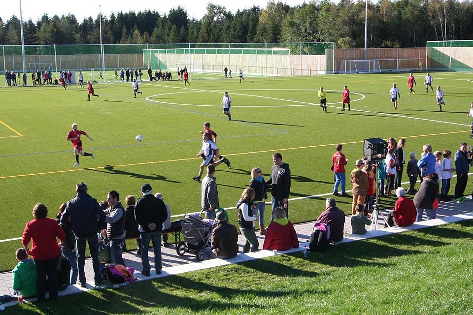 Die Nutzung der Kunstrasenplätze im Karl-Wald-Stadion kostet für Penzberger Sportvereine zum Beispiel 20 Euro die Stunde. Zur Entlastung wurde aber auch ein neues Förderkonzept ausgearbeitet.