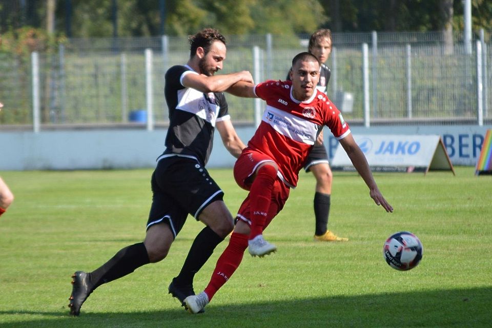 Kevin Meise (in Rot) läuft nächste Saison in der Oberliga Westfalen auf.