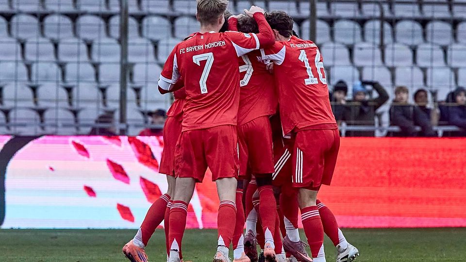 Mit 5:1 schlug die zweite Mannschaft des deutschen Rekordmeisters den SV Viktoria Aschaffenburg im Grünwalder.