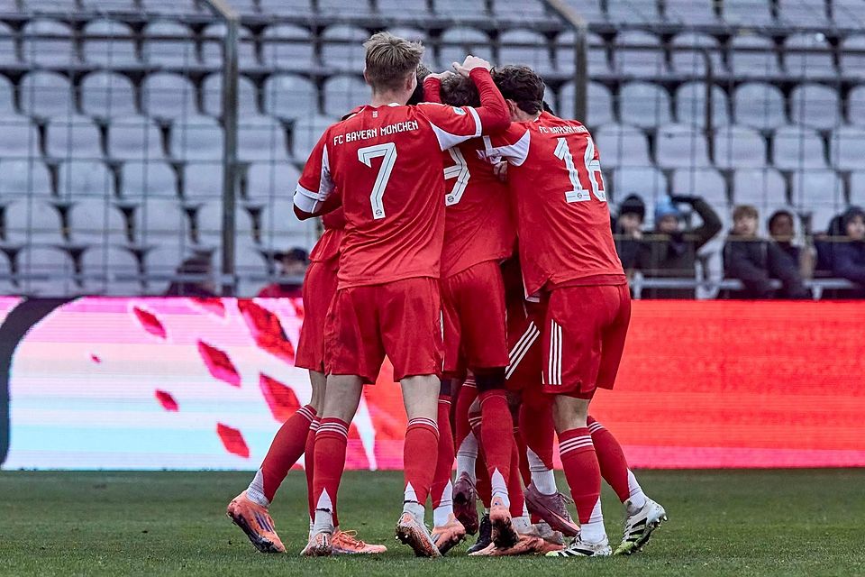 Mit 5:1 schlug die zweite Mannschaft des deutschen Rekordmeisters den SV Viktoria Aschaffenburg im Grünwalder.