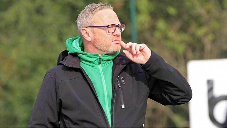 Hat noch einen Plan gegen den Abstieg: Trainer Jür­gen Schüssler. Foto: Michael Matjeka