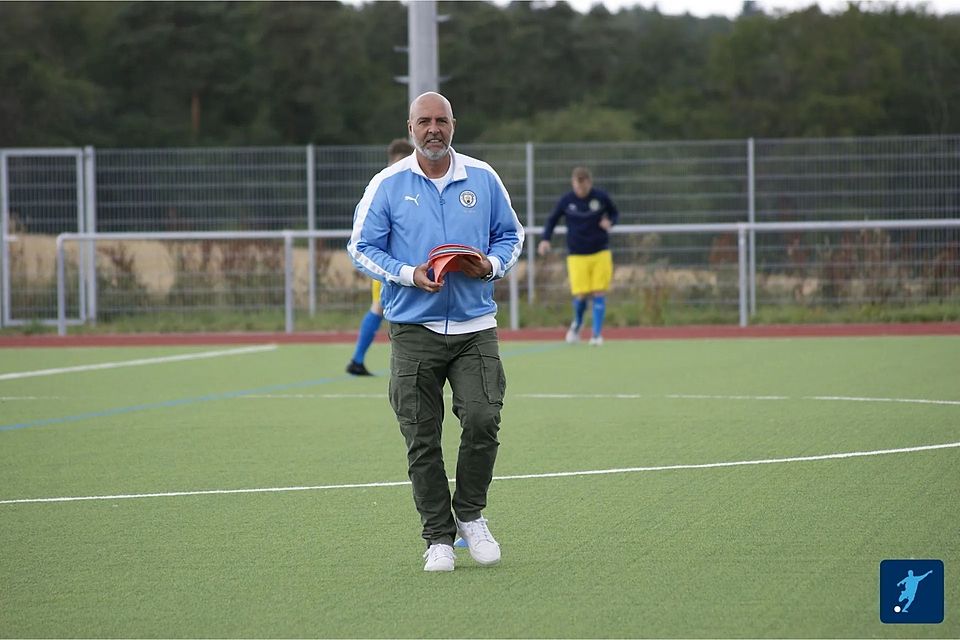 Oliver Schöneck coacht künftig die Zweite des FC Bierstadt.