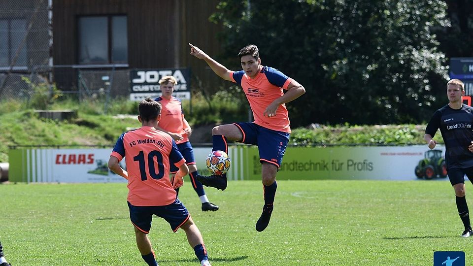 Kann die Bezirksligareserve des FC Weiden-Ost (in Orange-Blau) am Wochenende mit dem Spitzenreiter aus Luhe-Wildenau nach Punkten gleichziehen?