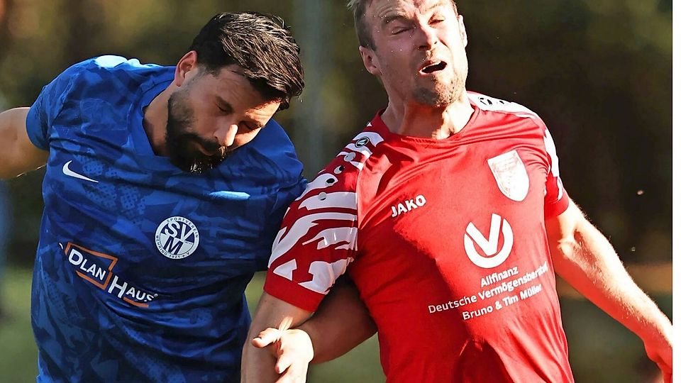 Trotz monatelanger Pause hielt Burak Sözen (links) im Duell gegen Benedikt Schettgen und die SG Franzenheim volle 90 Minuten durch und trug mit einer abgebrühten Leistung seinen Teil zum 4:1-Auswärtserfolg der Mehringer bei.