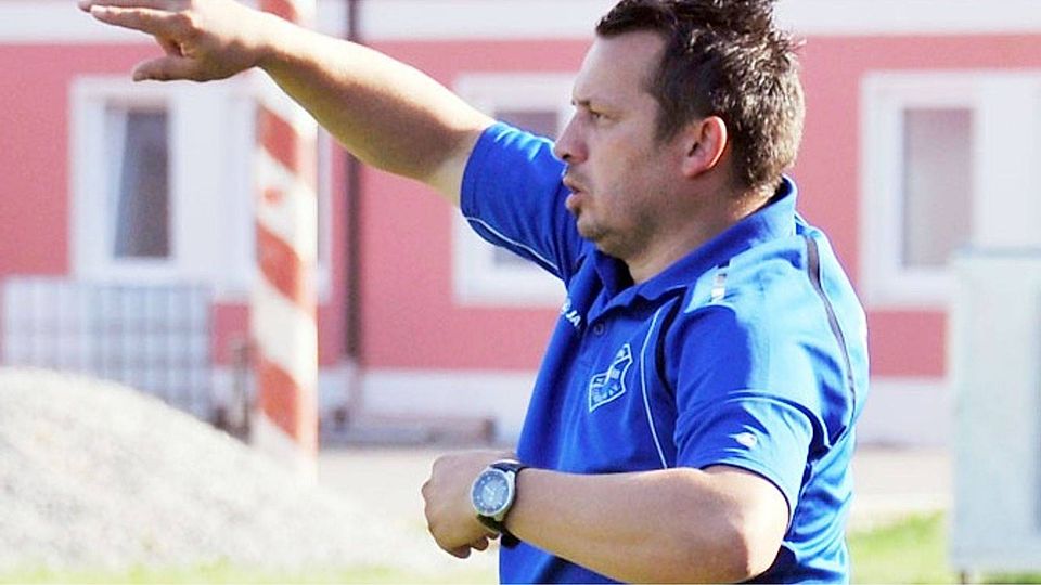 Grün-Weiß statt Blau-Weiß: Bernd Lipp verlässt im Sommer den SV Villenbach und übernimmt den Trainerjob in Baiershofen.   F.: Karl Aumiller