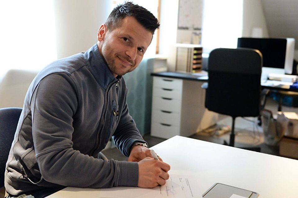 Mijo Stijepic bei der Vertragsunterzeichnung in der FCI-Geschäftsstelle am vergangenen Freitagabend. F: Leifer