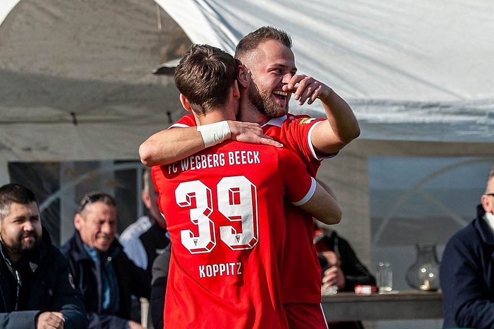 Freude herrschte beim FC Wegberg-Beeck über den Sieg von Eintracht Hohkeppel.