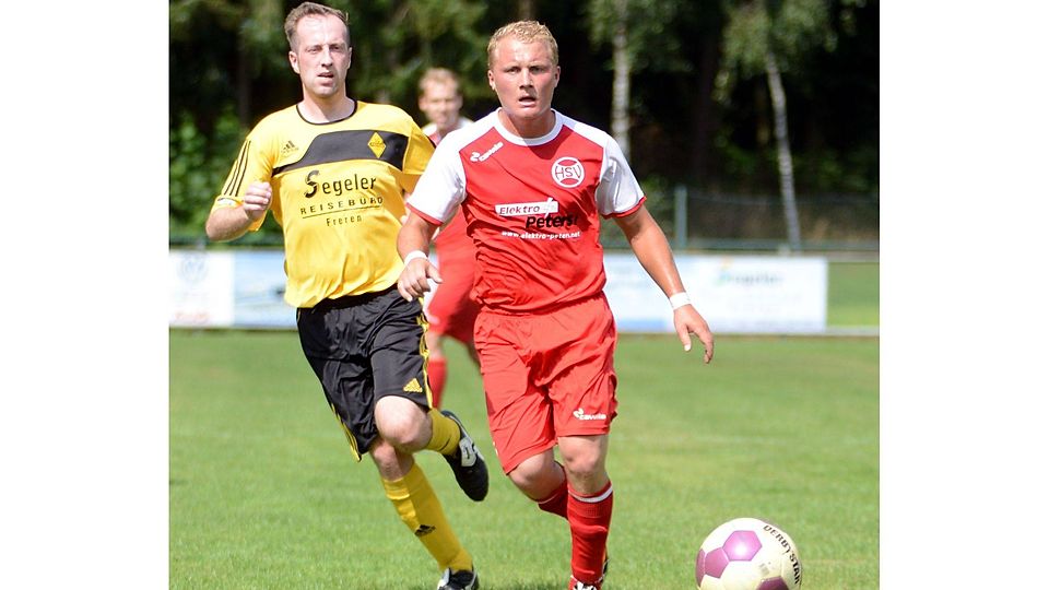 Neuer Tabellenführer in der Fußball-Bezirksliga: Der Haselünner SV mit Leo Homann. F: Doris Leißing