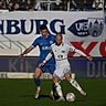 Lukas Mazagg (im blauen Trikot, hier im Nord-Derby gegen Oldenburg) hat sich in der Innenverteidigung der Meppener einen Stammplatz erkämpft.