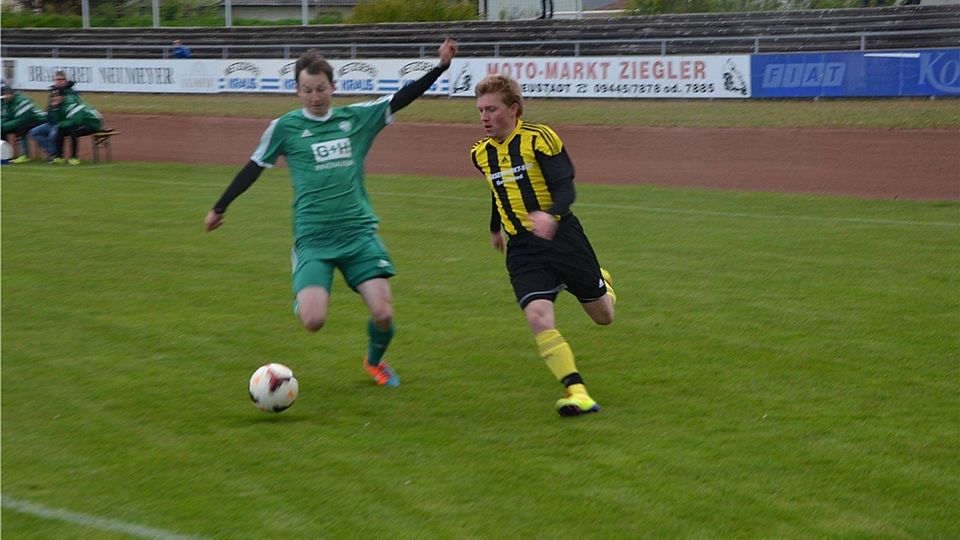 Das Pokal-Halbfinale gegen Aiglsbach soll für Neustadt (gelb-schwarz) trotz Niederlage heilende Wirkung haben.  Foto: zar