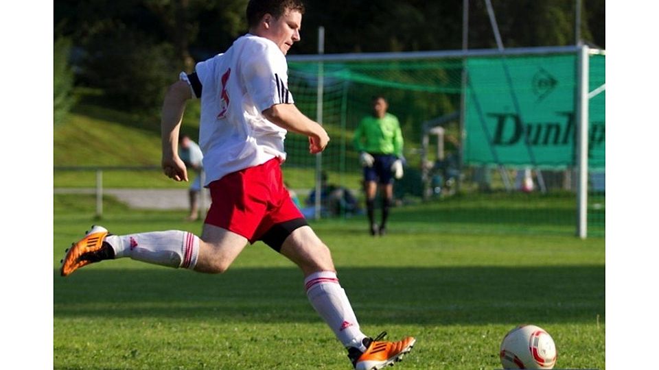 Erneut der Matchwinner: SV Kumhausen Kapitän Andreas Schiller war wie schon vor Wochenfrist der Mann mit dem goldenen Treffer. Im Derby beim TV Geisenhausen erzielte Schiller in der 88. Minute den 1:0