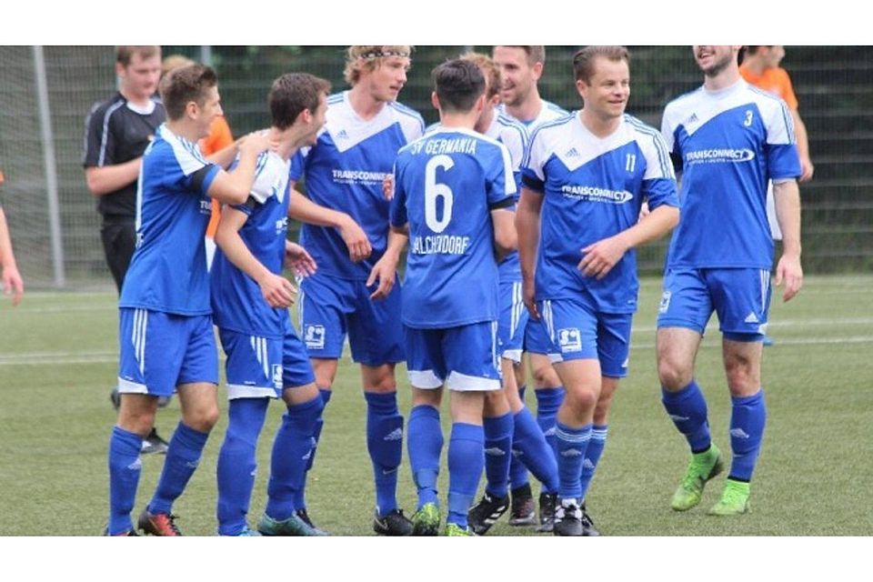 Jede Woche das gleiche Bild: jubelnde Germanen. Sechs Siege und zwei Unentschieden; mit dieser Bilanz grüßen die Salchendorfer souverän von der Tabellenspitze. Foto: juka
