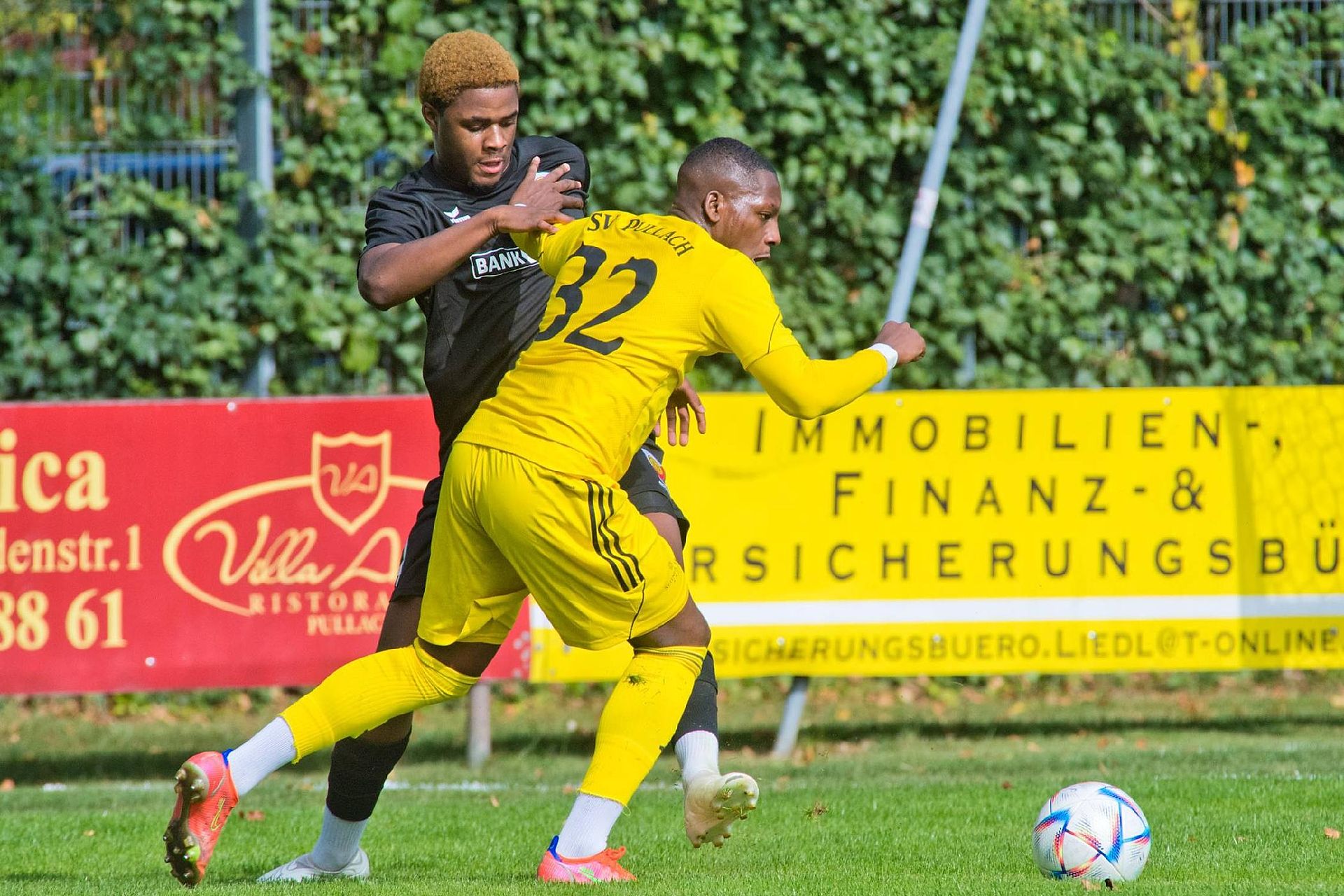 Schockmoment für FC Unterföhring Charif Kpegouni bricht bewusstlos zusammen