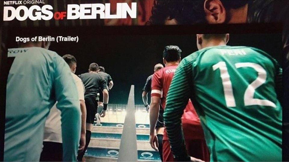 Einlaufen ins Stadion: Für die neue Netflix-Serie spielen Kicker der TSG Einheit Bernau deutsche und türkische Nationalspieler. Foto: Schütz