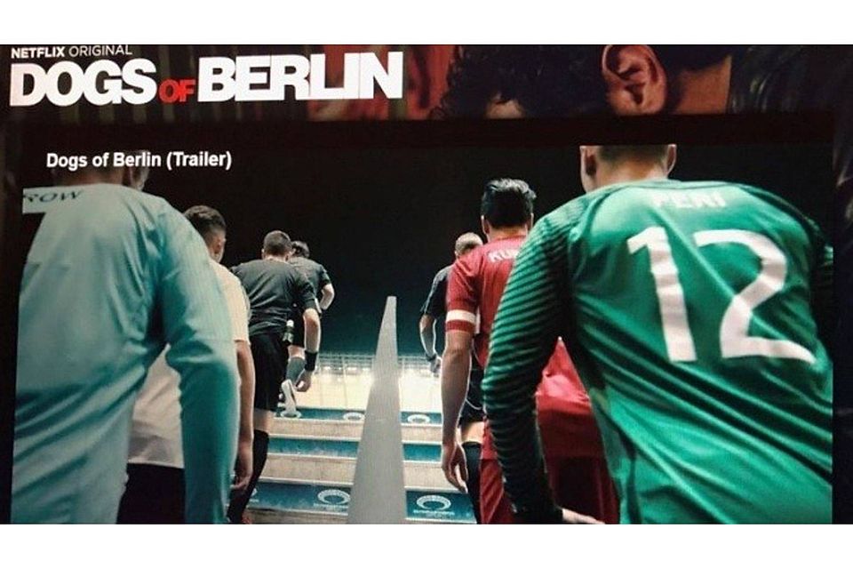 Einlaufen ins Stadion: Für die neue Netflix-Serie spielen Kicker der TSG Einheit Bernau deutsche und türkische Nationalspieler. Foto: Schütz