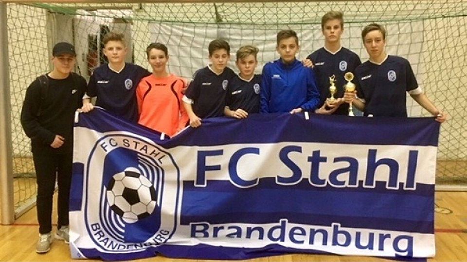 Ein sehr erfolgreiches Wochenende liegt hinter ihnen: die C-Junioren des FC Stahl Brandenburg holten drei Turniersiege - hier beim Cup in Premnitz. Foto: Verein