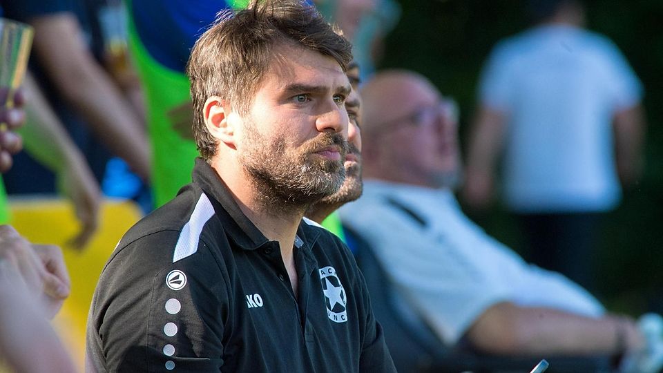 Extrem nervös in der Pause: Wacker-Coach Fabian Lamotte