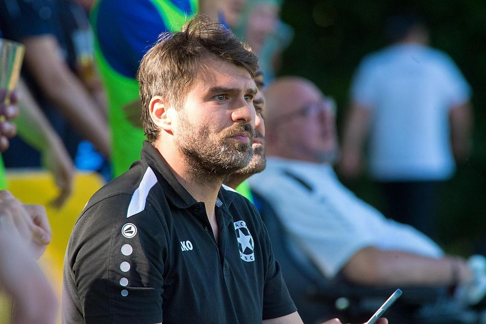 Extrem nervös in der Pause: Wacker-Coach Fabian Lamotte