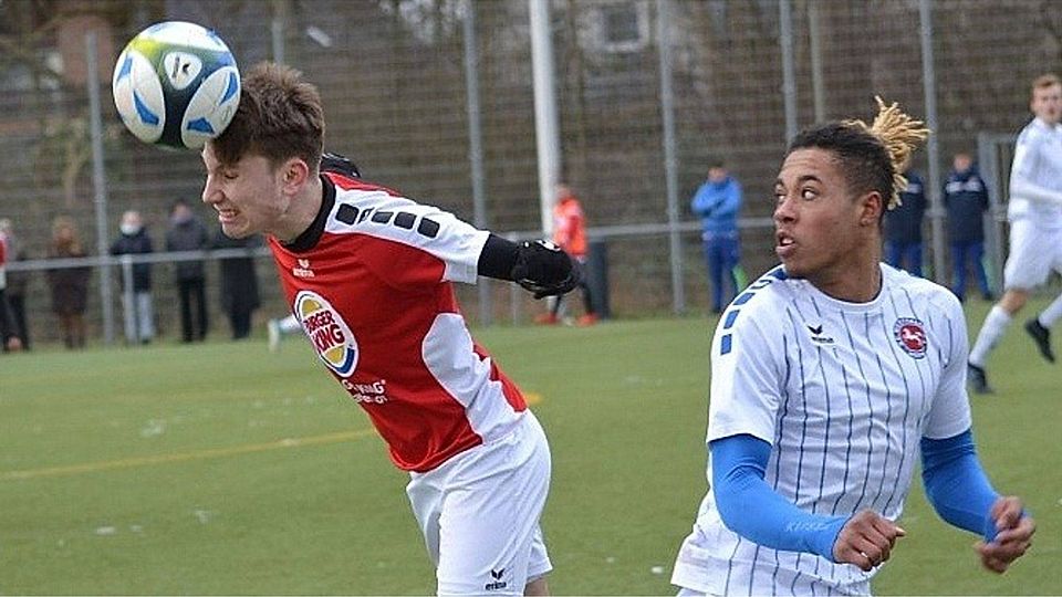 Die A-Junioren des SV Heide Paderborn um Niklas Lüke (l.) wollen am Sonntag den Aufstieg klar machen.