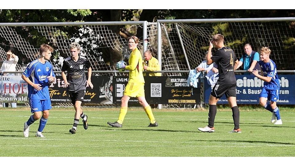 Winterbachs Keeper Max Kretzschmar will auch im nächsten Spiel den Ball wieder festhalten.	Foto: Mario Luge