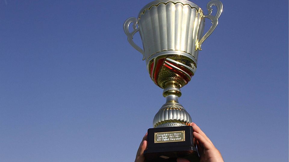 Am Ende will jeder den Pokal. Wer schafft es dieses Jahr? Foto: Rinke