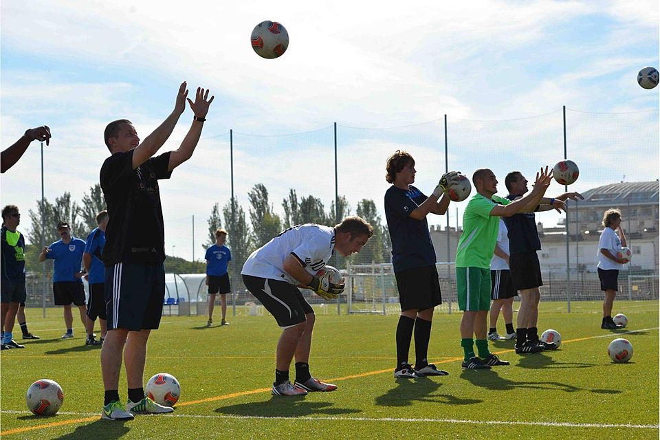 Training für die Trainer: Beim Camp in Spanien werden die Übungsleiter geschult. Foto: KOMM MIT