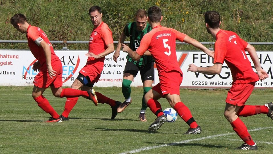 Vier gegen einen: Aber der Weichser Haris Omic scheint sich zu behaupten.