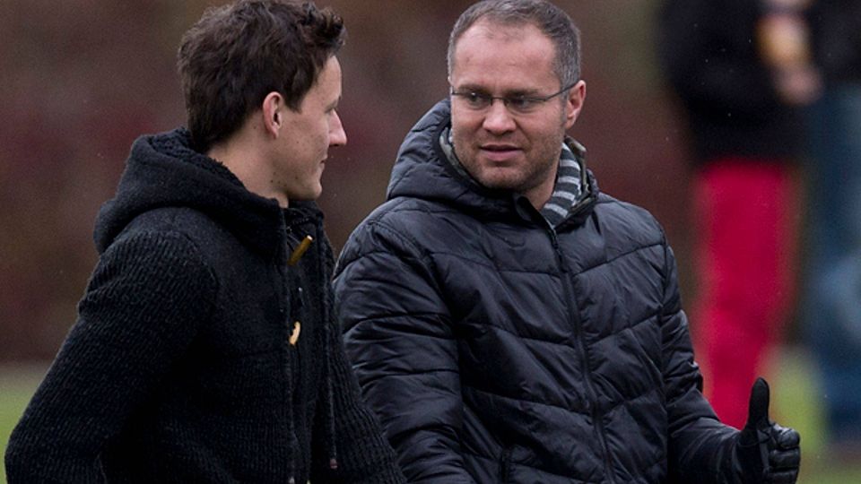 Unter Dieter Rinke einst ein Filou im Sturm und heute Coach der SG Klengen/Kirchdorf: Zeljko Cosic (rechts). | Foto: Patrick Seeger