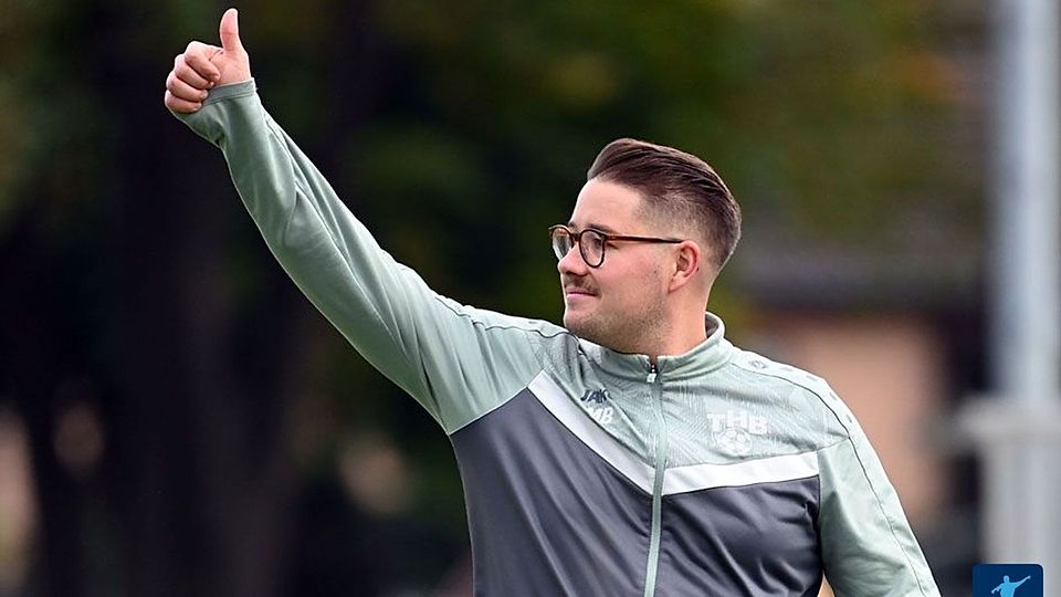 Daumen hoch: Mats Böllmann und der TuS Bröltal haben endlich wieder gewonnen