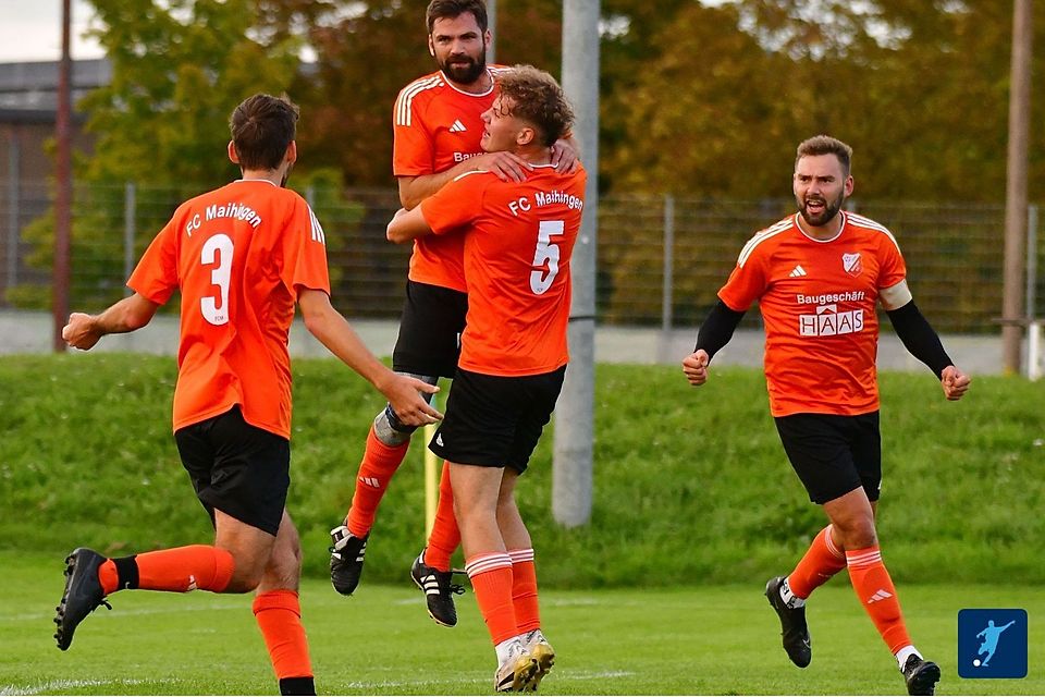 Die Maihinger hatten im Kellerduell beim FC Gundelfingen allen Grund zur Freude, hier jubeln (von links) Michael Haas (3) ,Max Steger, Louis Taglieber und Raphael Stimple über das 0:1.